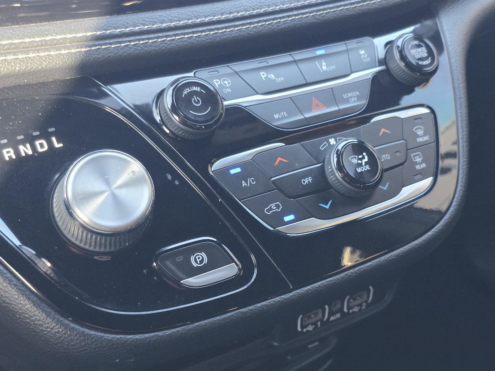 Used 2022 Chrysler Pacifica Touring-L w/ Uconnect Theater Family Group FWD image 15