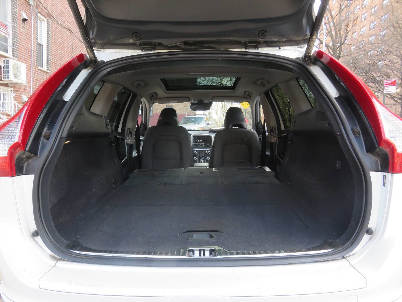 Used 2016 Volvo XC60 T6 Platinum AWD/4WD image 26