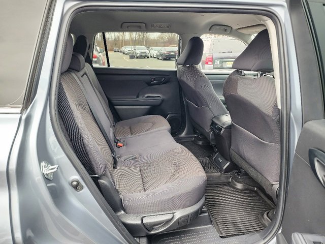 Used 2023 Toyota Highlander LE image 14