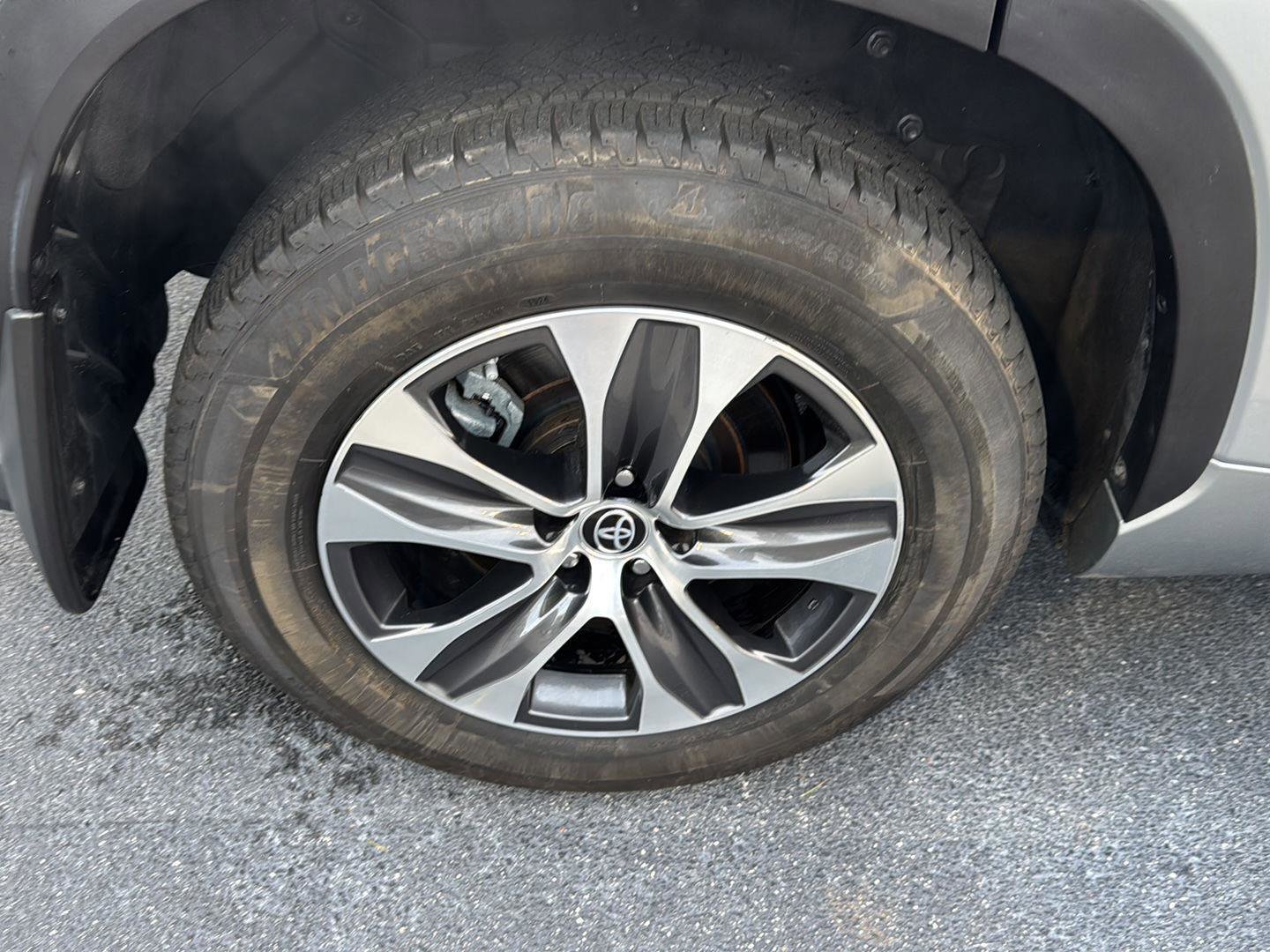 Certified 2023 Toyota Highlander XLE image 34