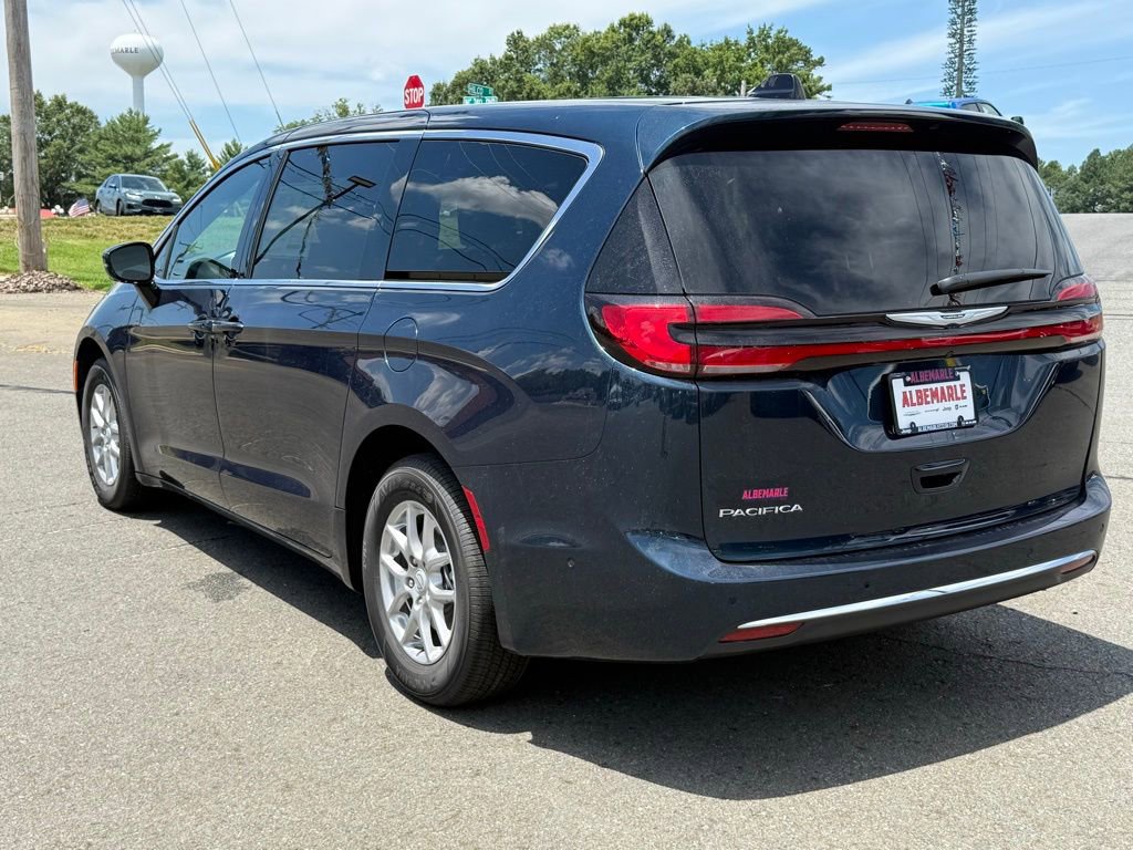 Used 2025 Chrysler Pacifica Select FWD image 7