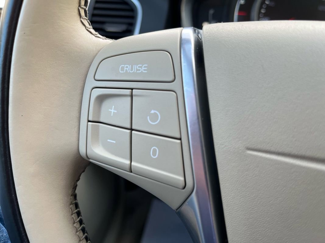 Used 2015 Volvo XC60 T5 w/ Proximity Package image 13