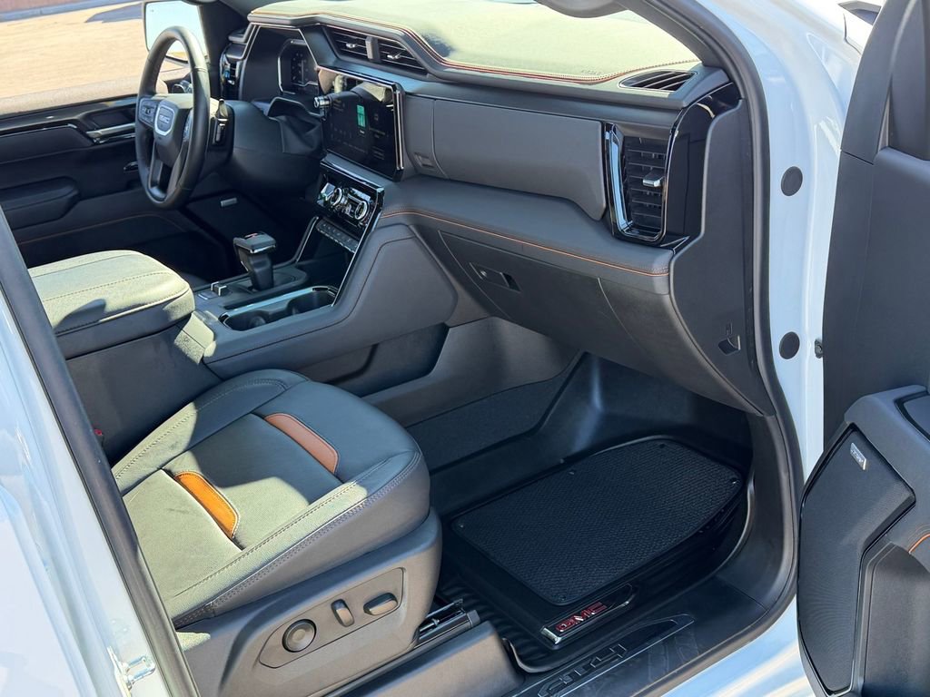 Used 2025 GMC Sierra 1500 AT4 image 25