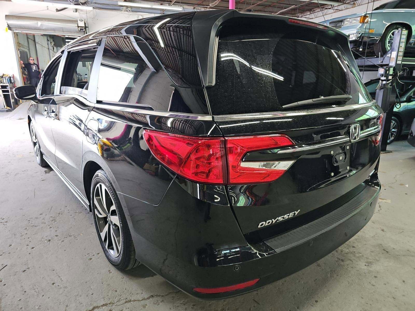 Used 2022 Honda Odyssey Touring image 2