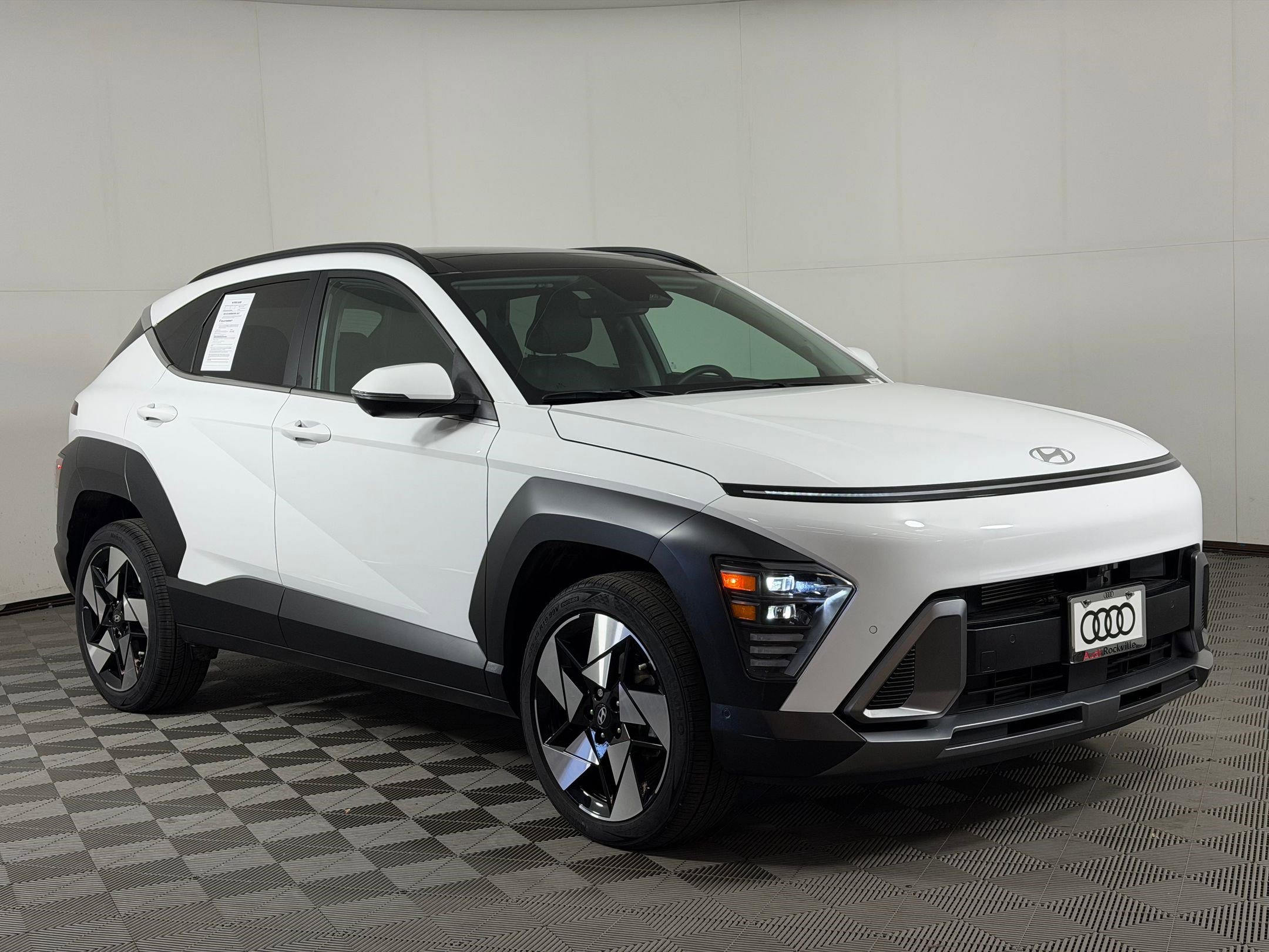 Used 2025 Hyundai Kona Limited AWD/4WD image 7