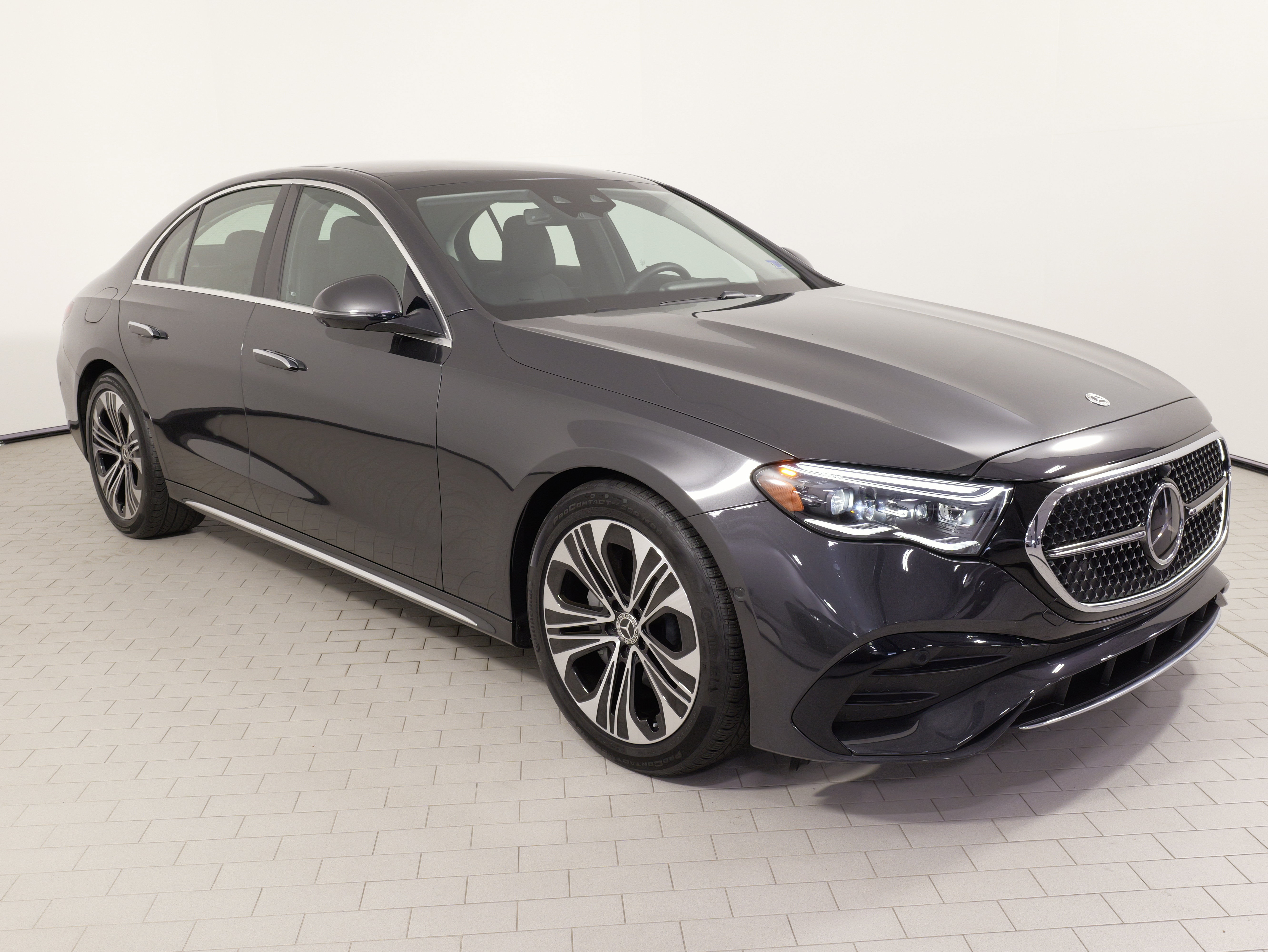 Used 2025 Mercedes-Benz E 350 4MATIC Sedan image 7