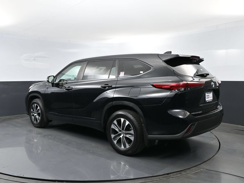Used 2023 Toyota Highlander XLE AWD/4WD image 26