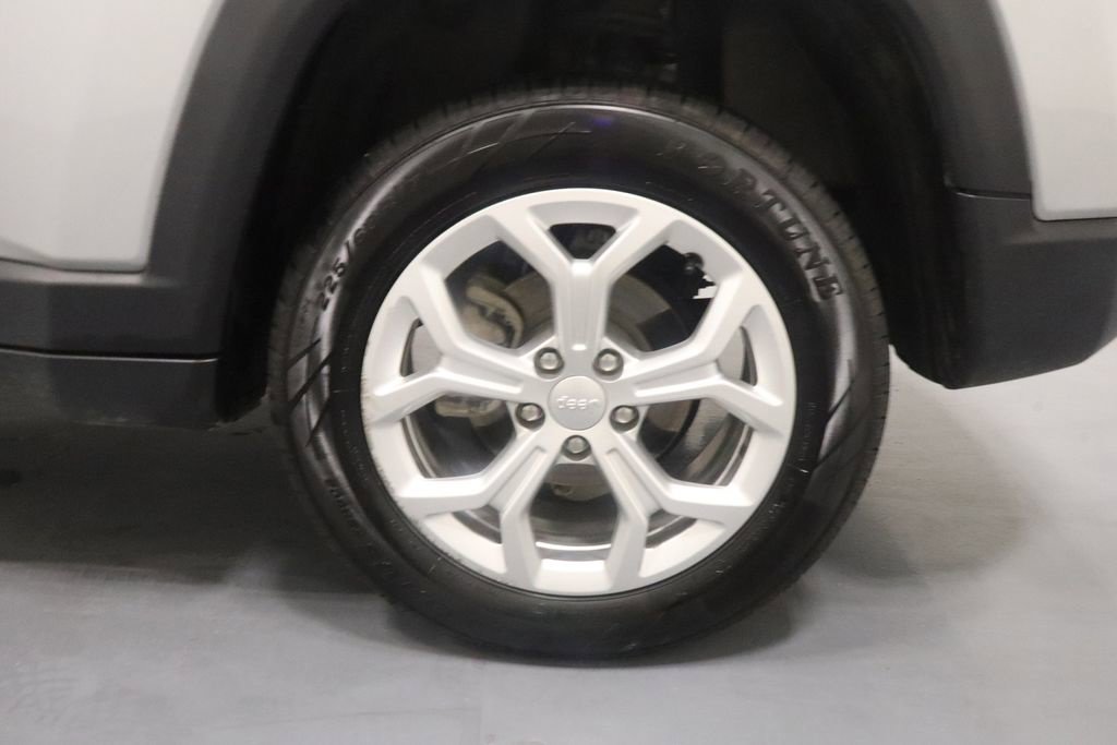 Certified 2024 Jeep Compass Latitude AWD/4WD image 24