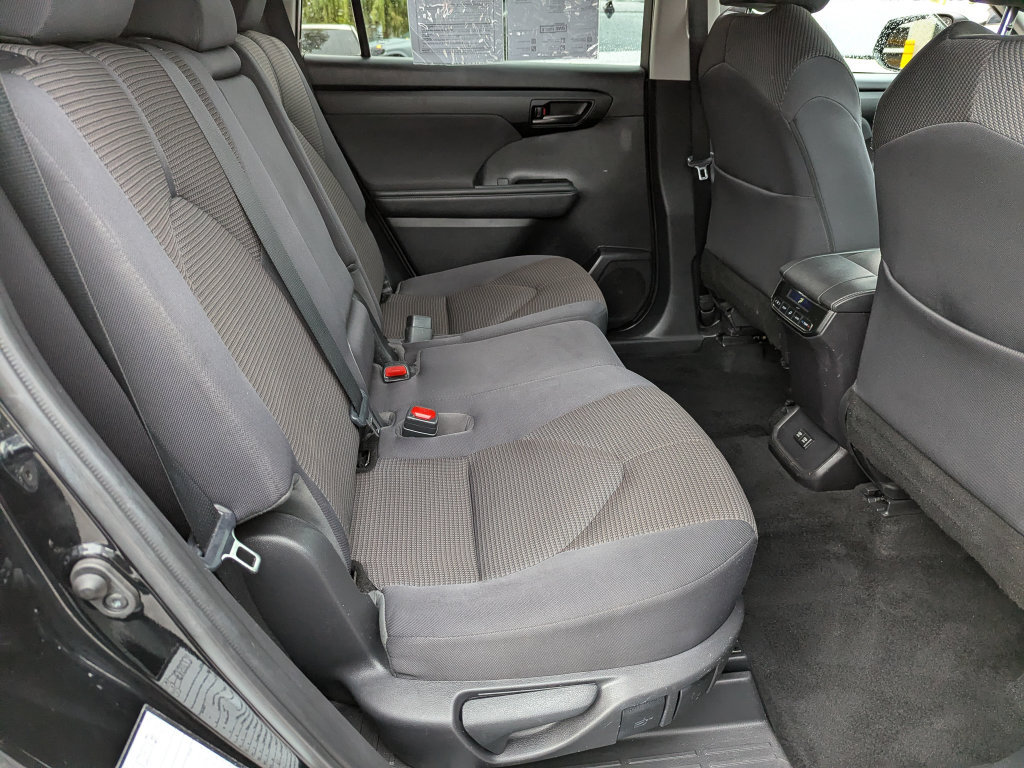 Used 2021 Toyota Highlander LE AWD/4WD image 40
