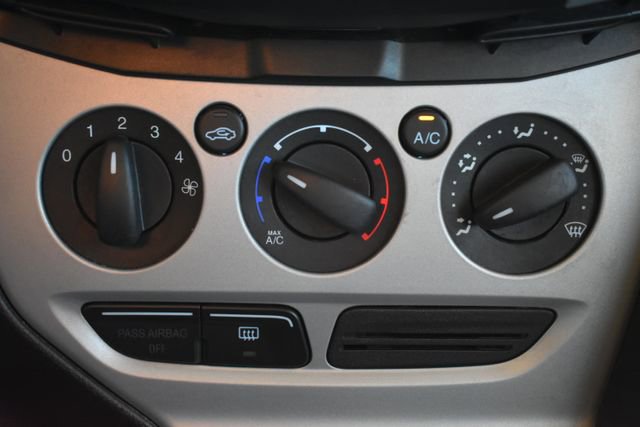 Used 2014 Ford Focus SE w/ Equipment Group 201A image 24