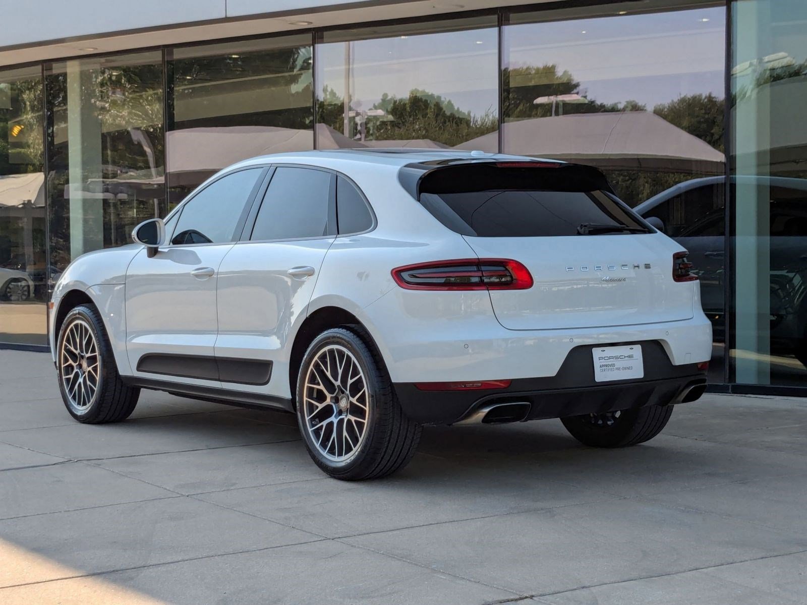 Used 2017 Porsche Macan image 3