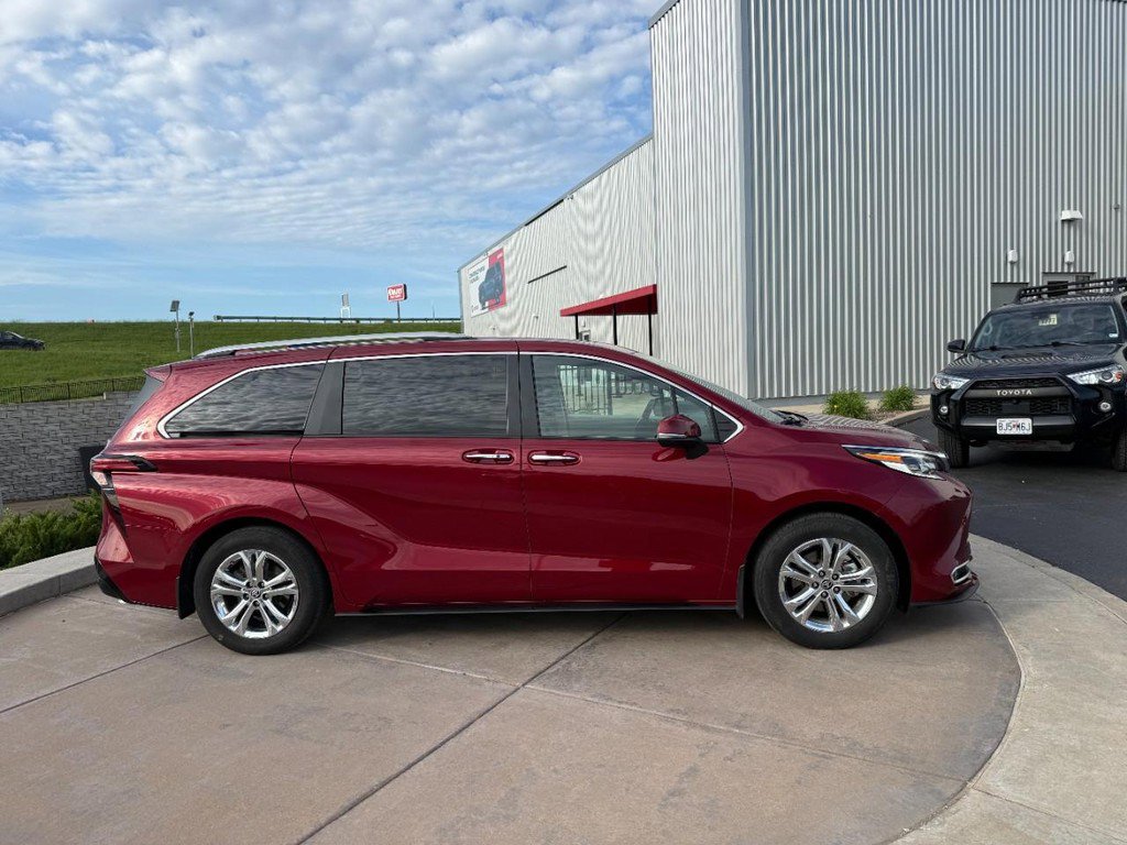 Certified 2023 Toyota Sienna Platinum AWD/4WD image 11