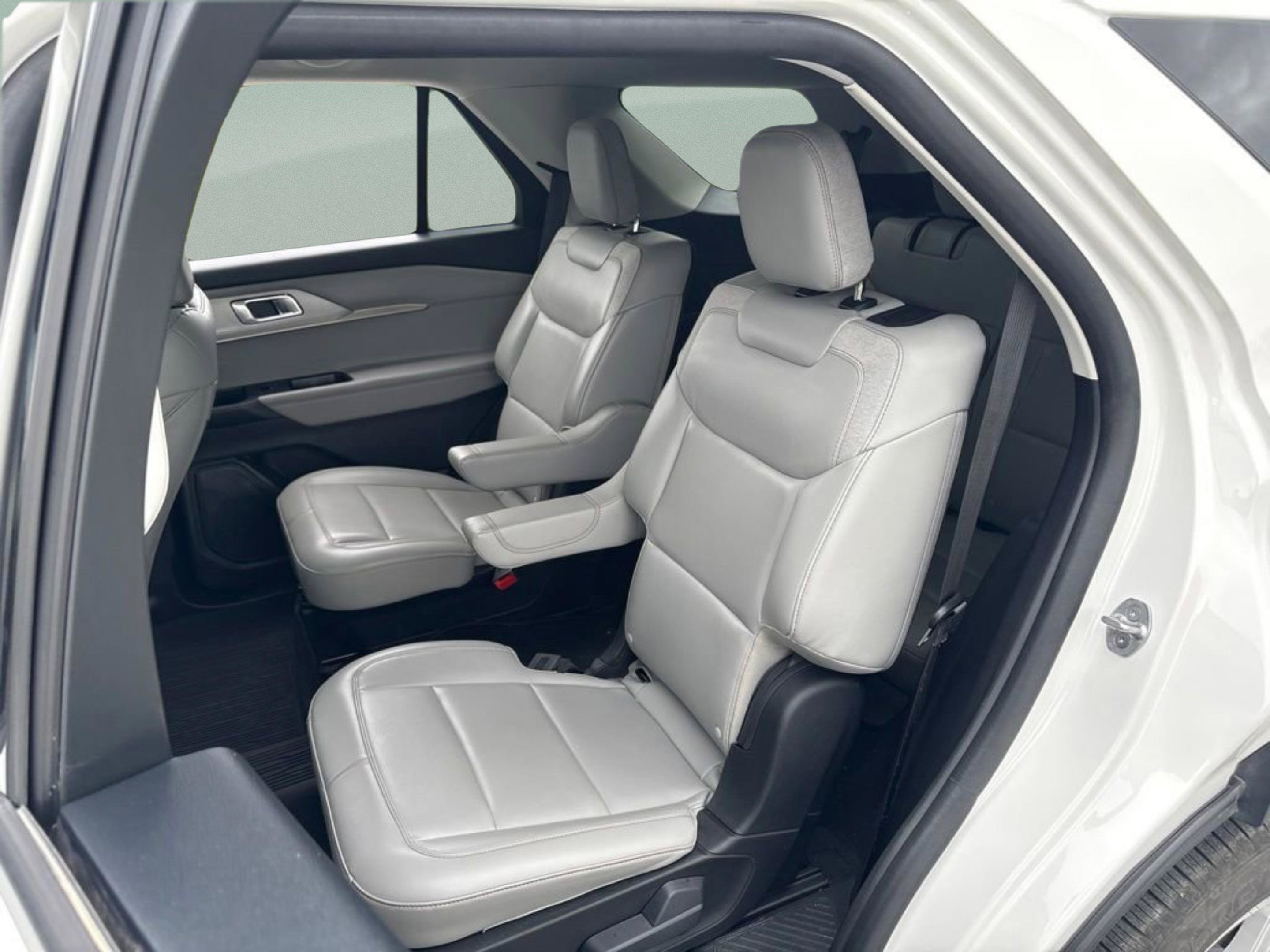 Used 2025 Ford Explorer Active w/ Active Comfort Package RWD image 24
