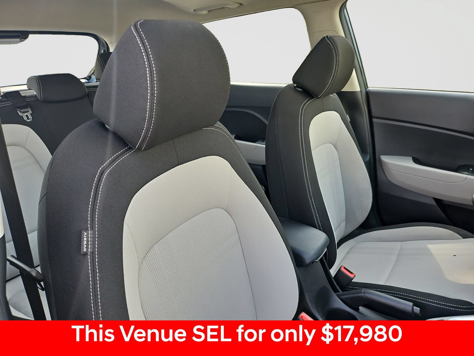 Used 2022 Hyundai Venue SEL FWD image 18