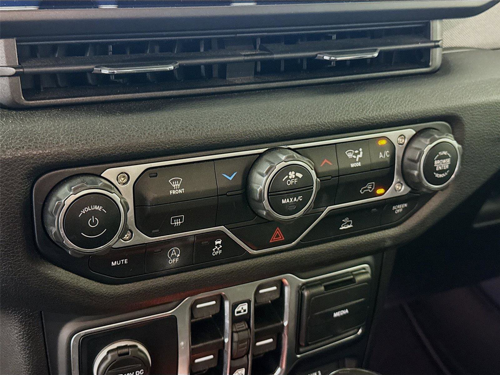 Used 2025 Jeep Gladiator Sport image 12