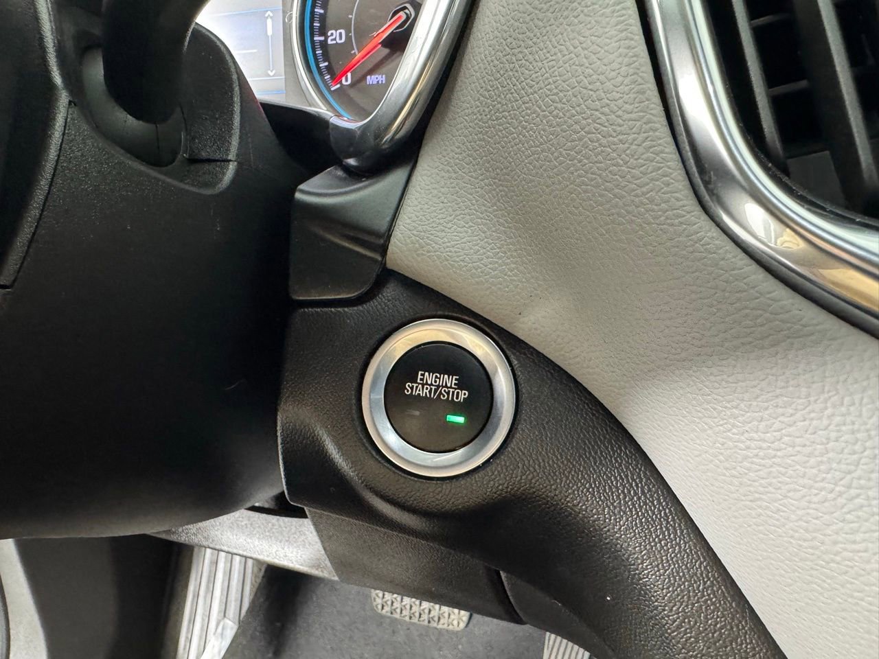 Used 2023 Chevrolet Equinox LT image 20