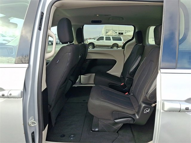 Used 2023 Chrysler Voyager LX image 11