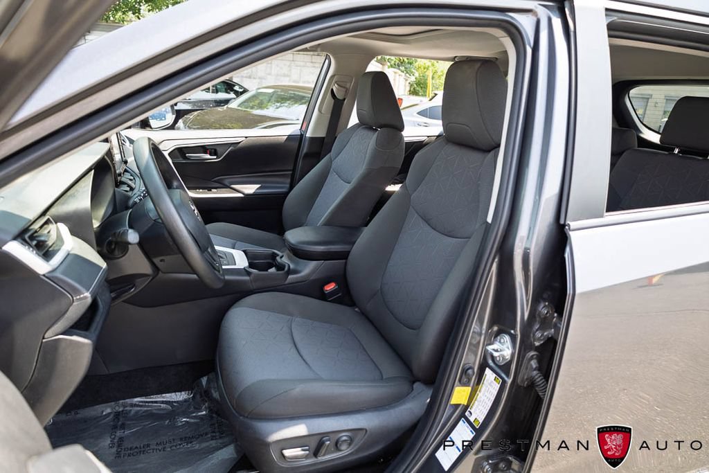 Used 2021 Toyota RAV4 XLE w/ Convenience Package AWD/4WD image 20