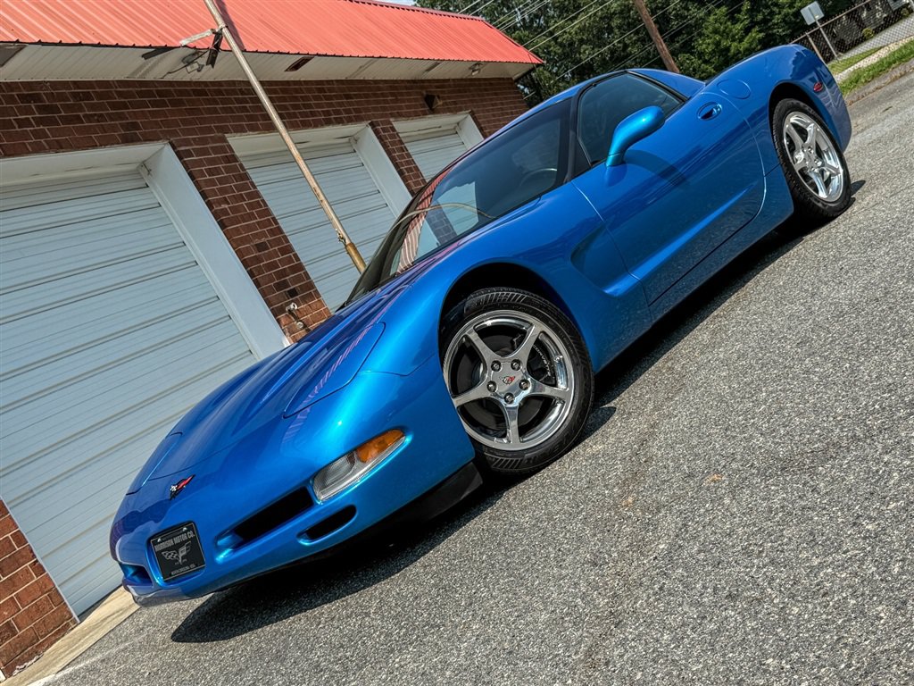 Used 1999 Chevrolet Corvette Coupe w/ Lighting Pkg RWD image 3