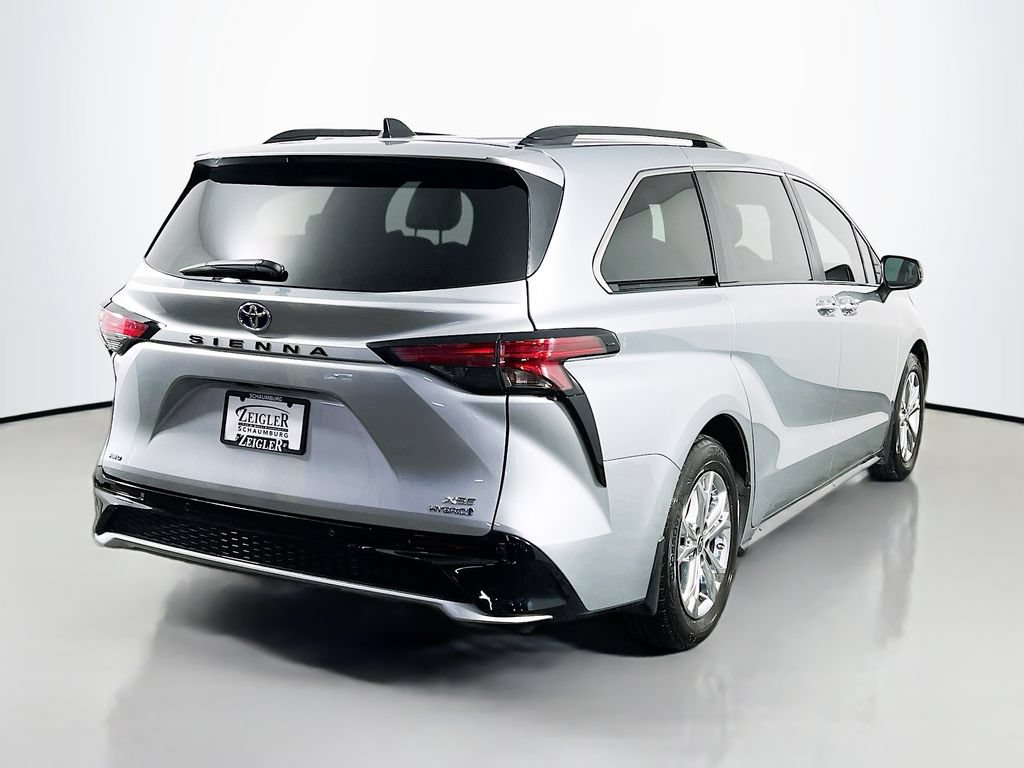 Used 2023 Toyota Sienna XSE w/ XSE Plus Package AWD/4WD image 7