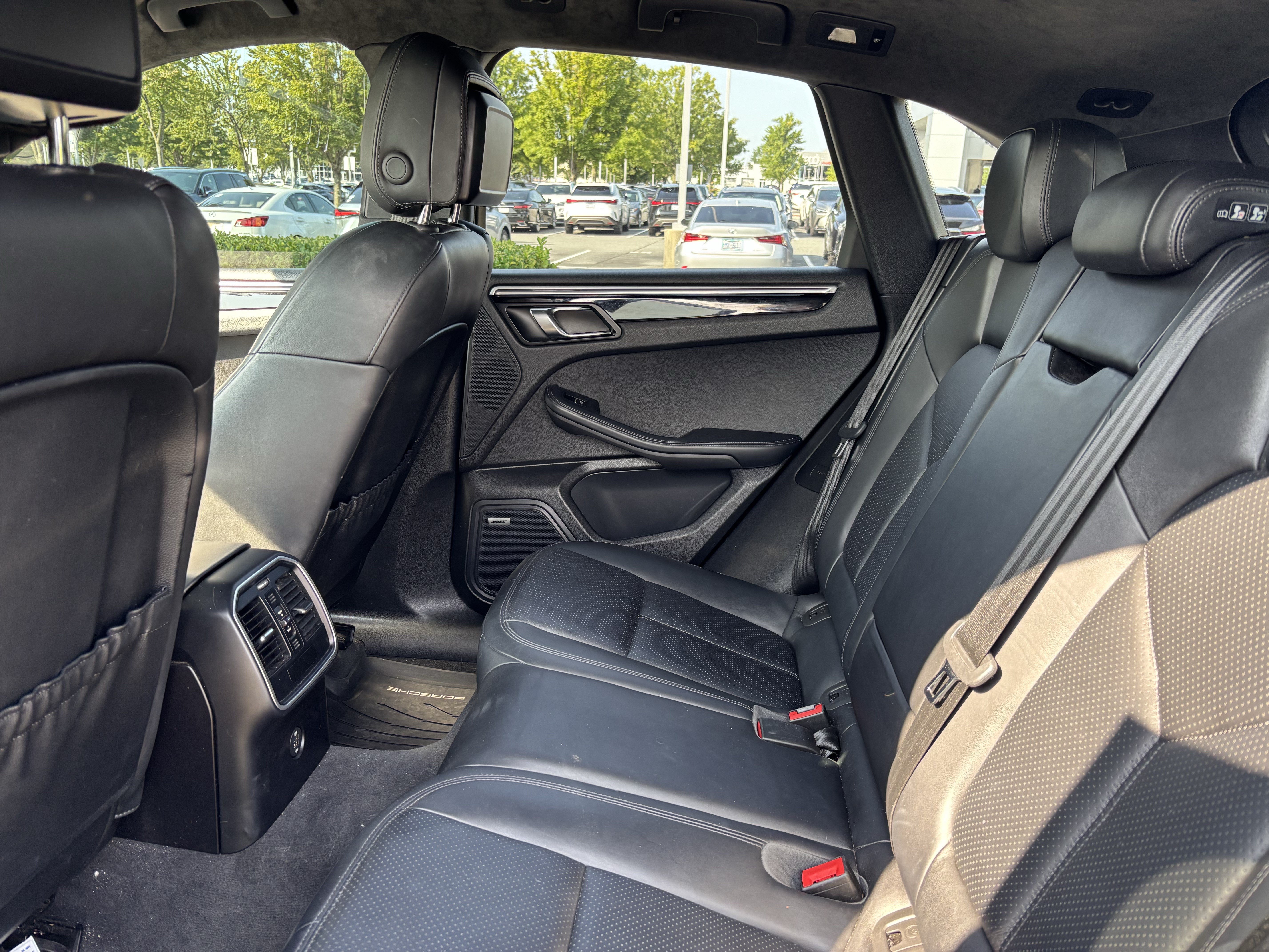Used 2018 Porsche Macan Turbo AWD/4WD image 32