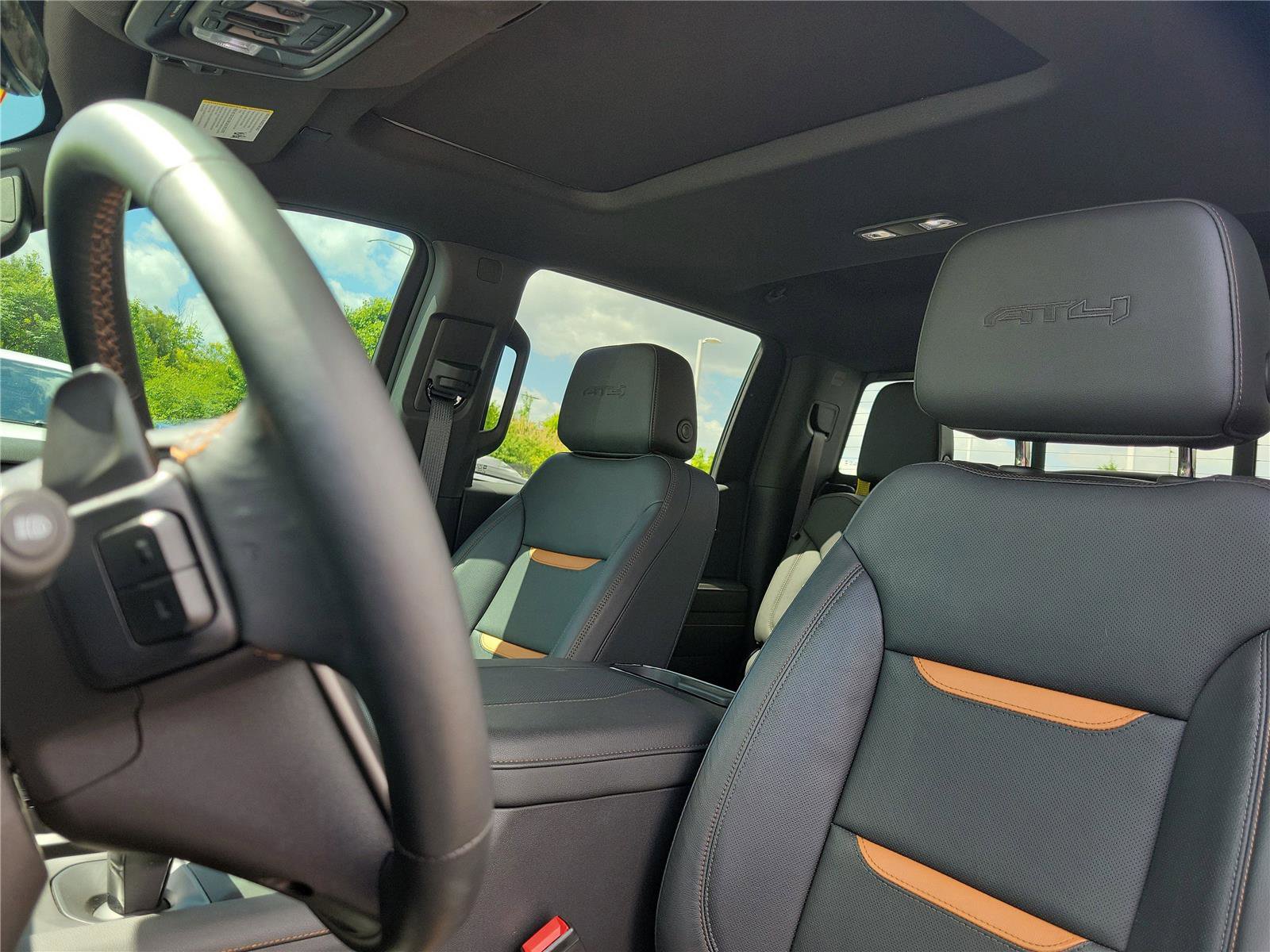 Used 2025 GMC Sierra 1500 AT4 w/ Technology Package AWD/4WD image 16