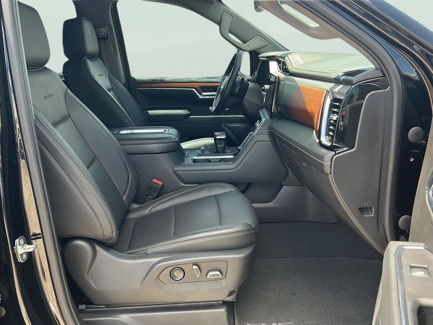 Used 2022 GMC Sierra 1500 Denali AWD/4WD image 23