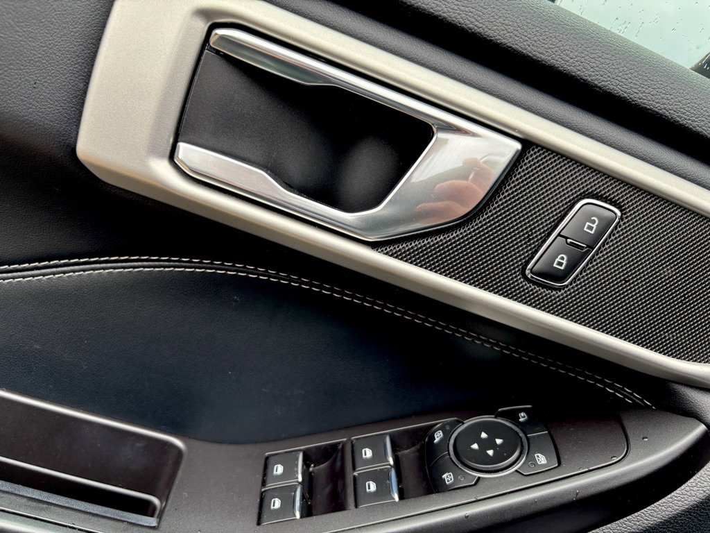 Used 2020 Ford Explorer XLT w/ Equipment Group 202A image 16