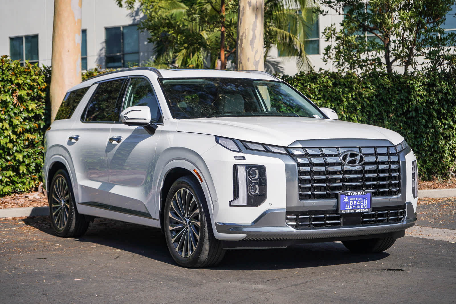 Used 2023 Hyundai Palisade Calligraphy w/ Cargo Package FWD image 3