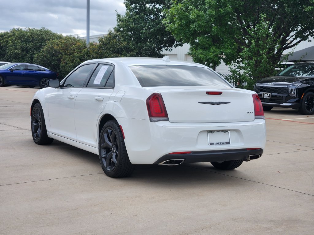 Used 2023 Chrysler 300 Touring w/ Sport Appearance Package RWD image 3