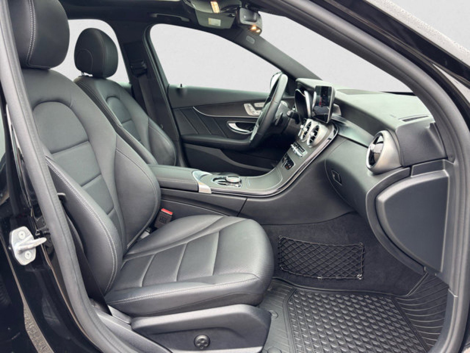 Used 2020 Mercedes-Benz C 300 4MATIC Sedan image 19