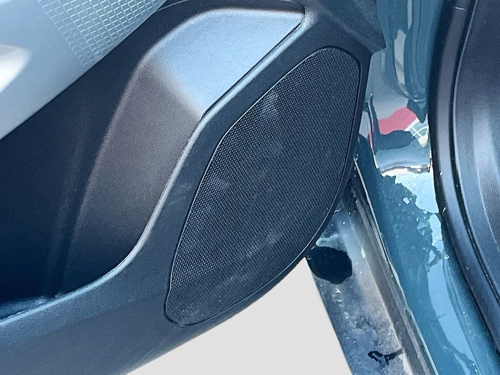 Used 2025 Chevrolet Trax LS w/ LS Convenience Package image 18