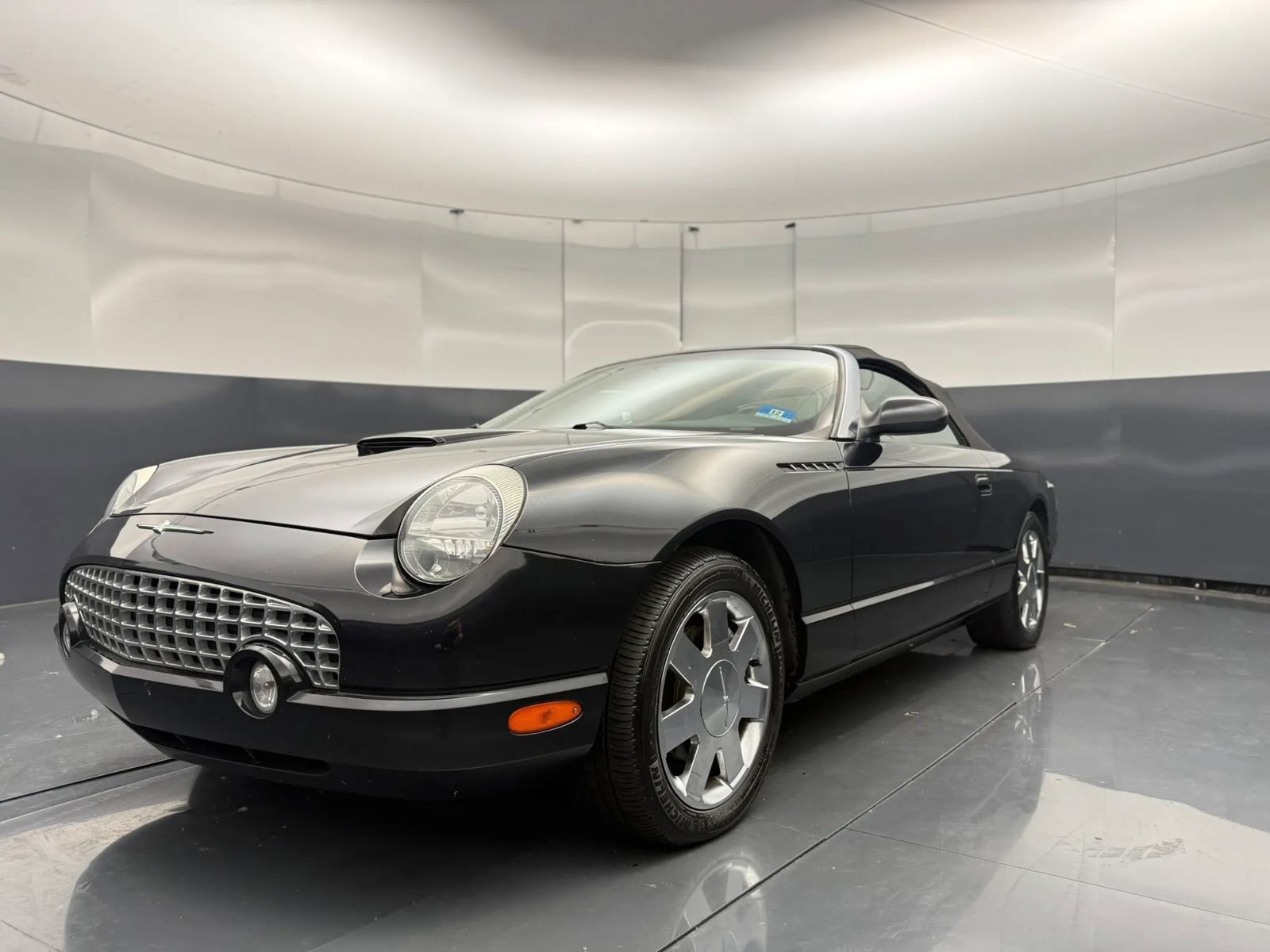 Used 2002 Ford Thunderbird RWD image 2