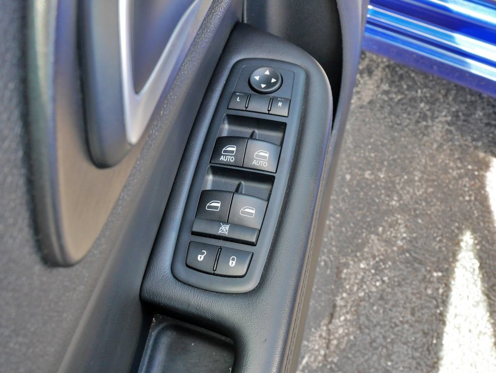 Used 2017 Chrysler 200 Limited Platinum FWD image 19