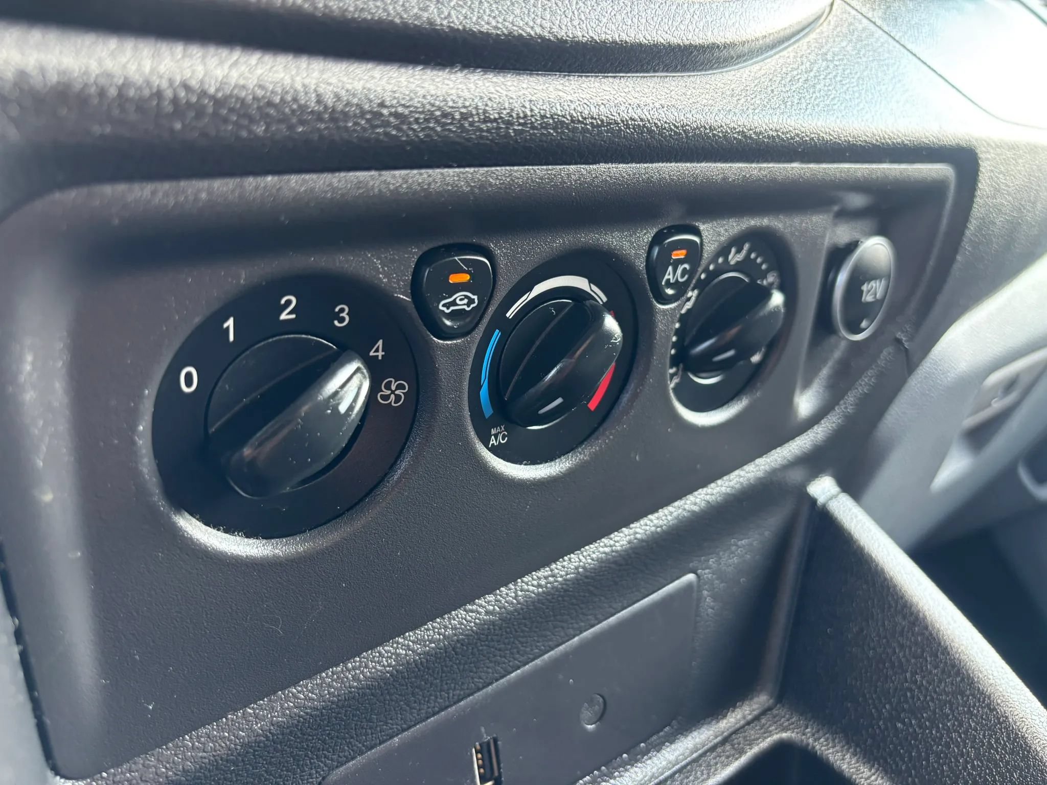 Used 2018 Ford Transit 150 XL RWD image 26
