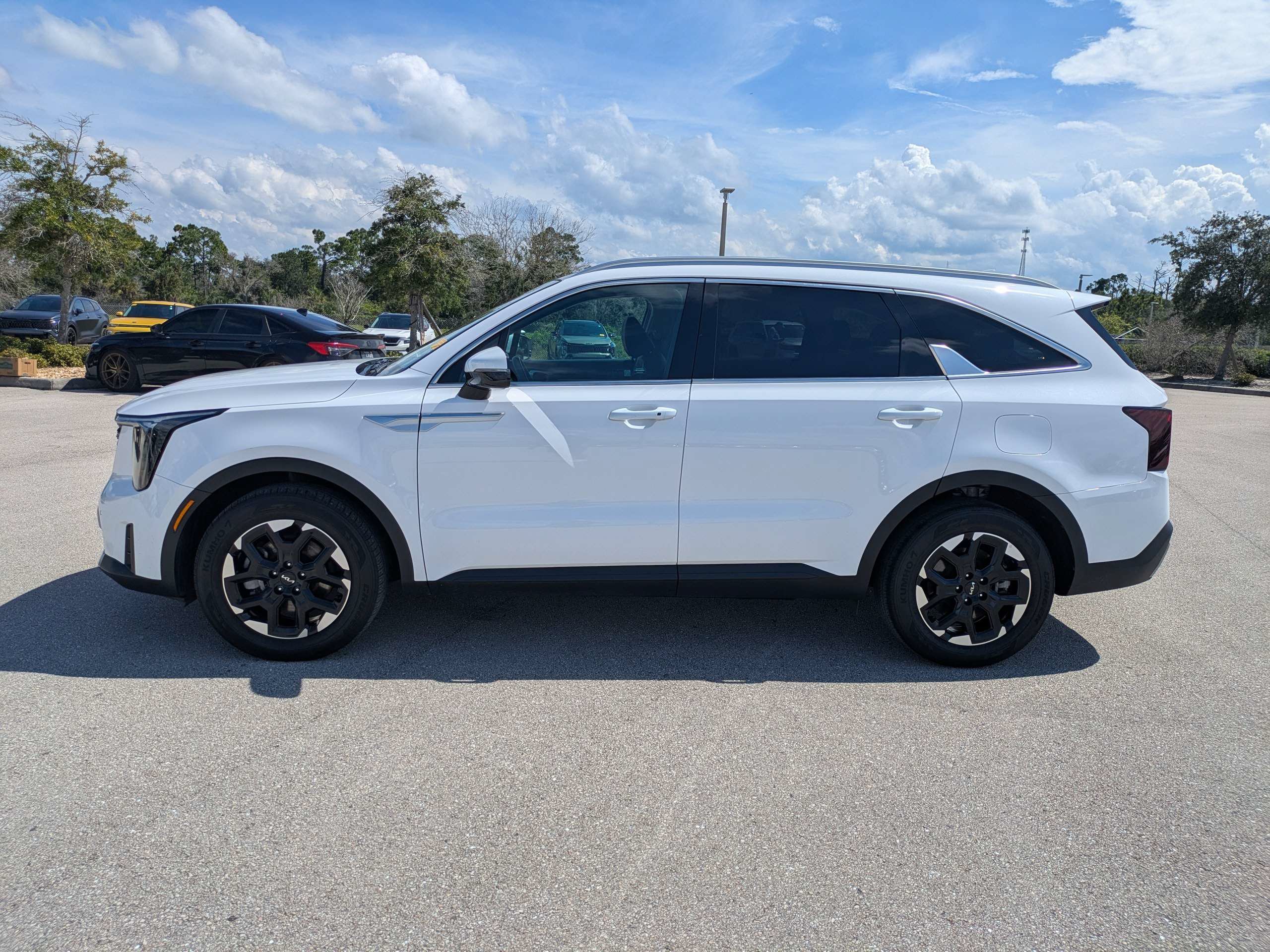Certified 2025 Kia Sorento S w/ Panoramic Sunroof Package FWD image 6