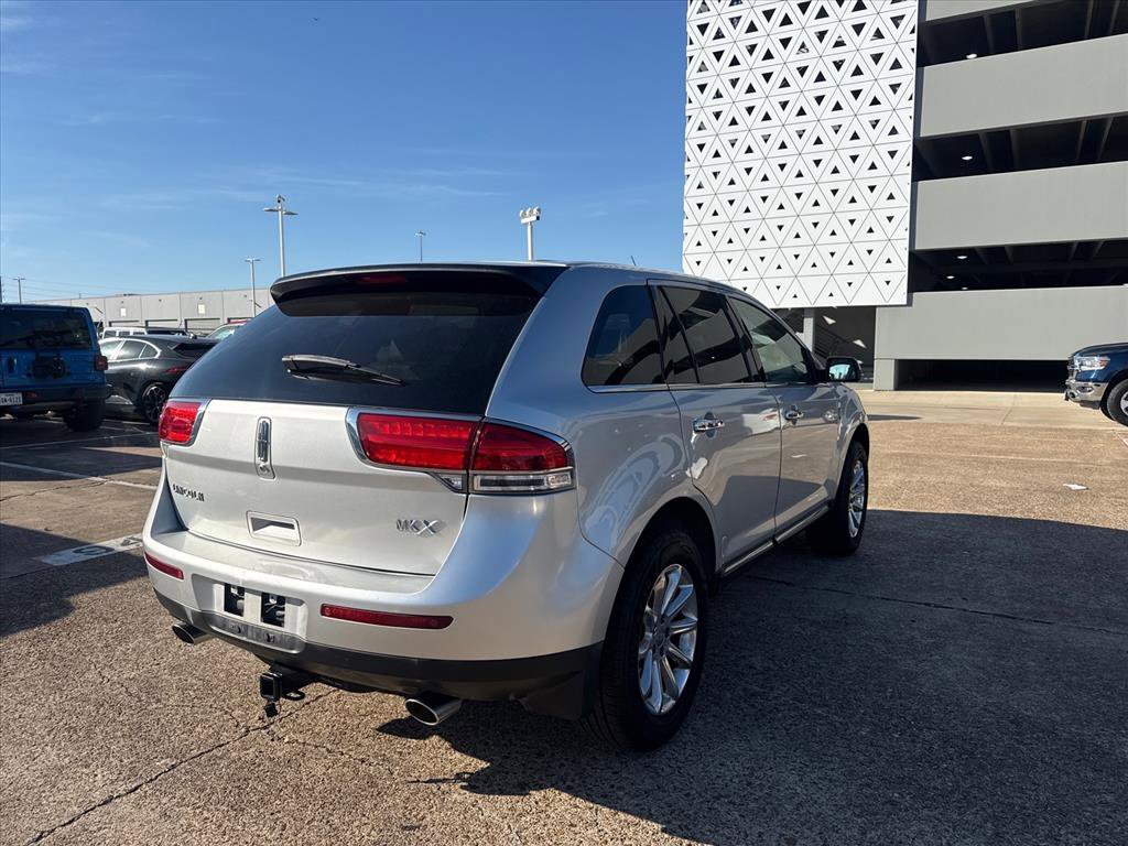 Used 2012 Lincoln MKX FWD image 5