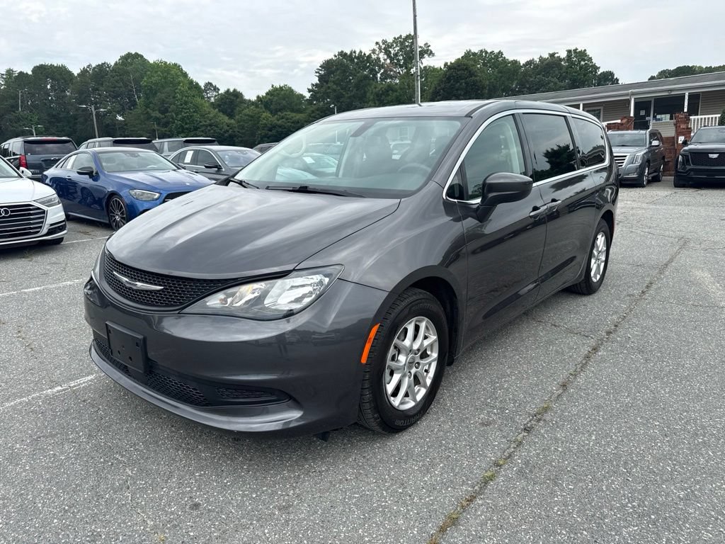 Used 2021 Chrysler Voyager LX FWD image 1
