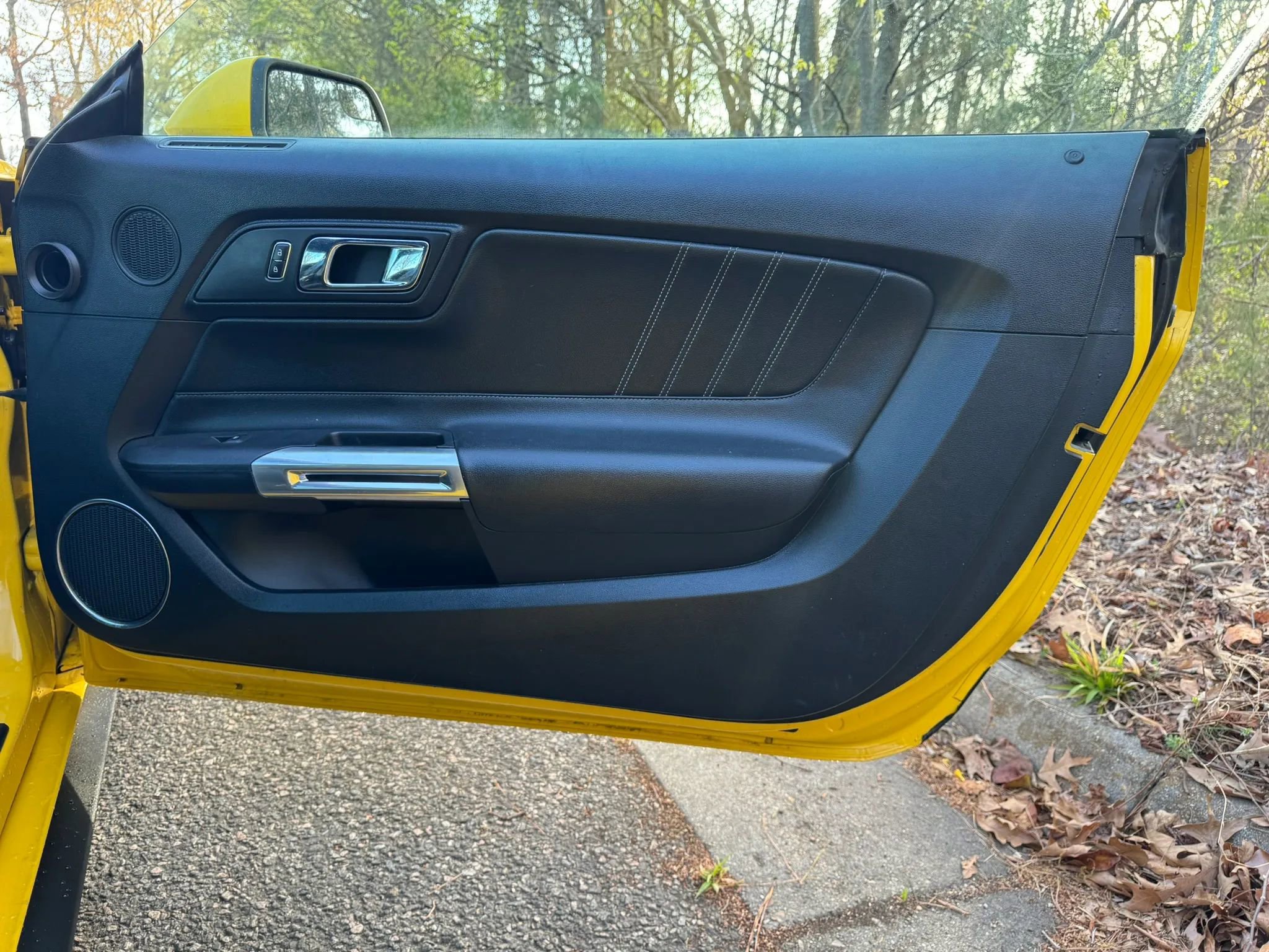 Used 2016 Ford Mustang Premium image 10