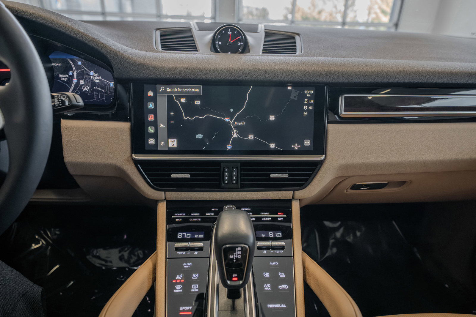 Used 2023 Porsche Cayenne Platinum Edition image 20