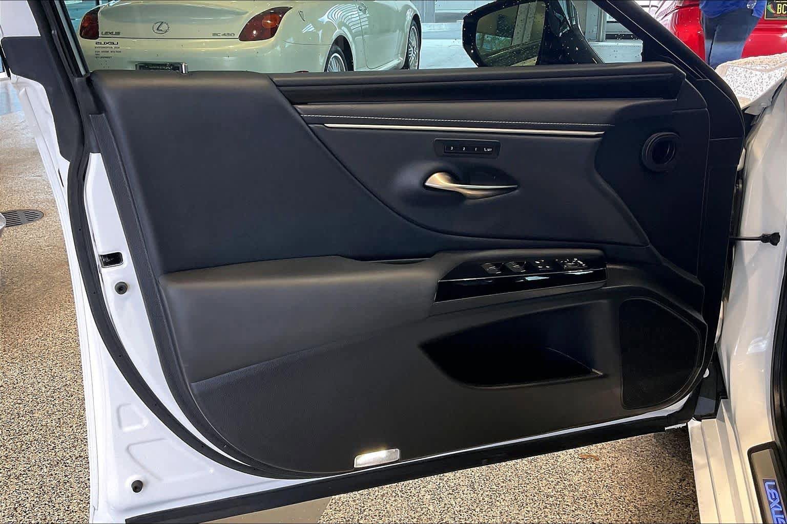 Used 2025 Lexus ES 300h F Sport w/ Accessory Package (Z1) FWD image 21