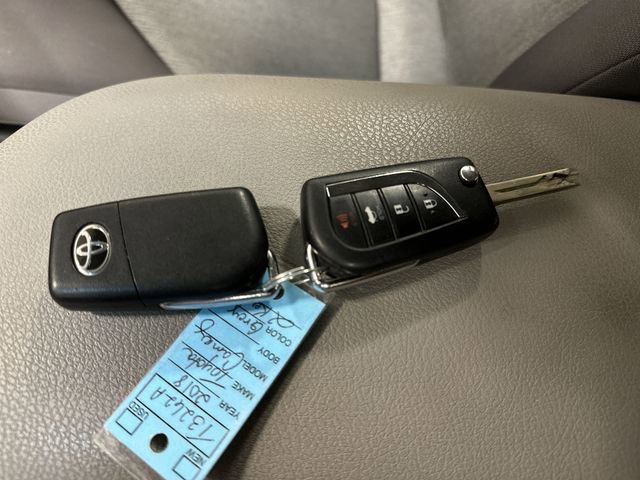 Used 2018 Toyota Camry LE FWD image 31