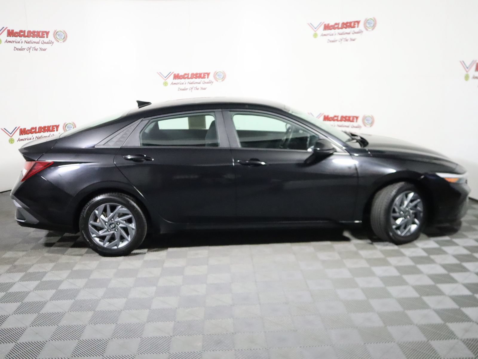Used 2024 Hyundai Elantra SEL FWD image 3