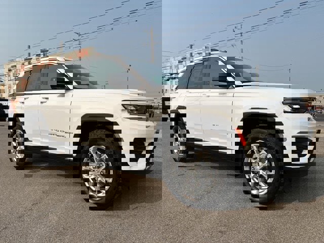 New 2025 Jeep Grand Cherokee Laredo X image 3