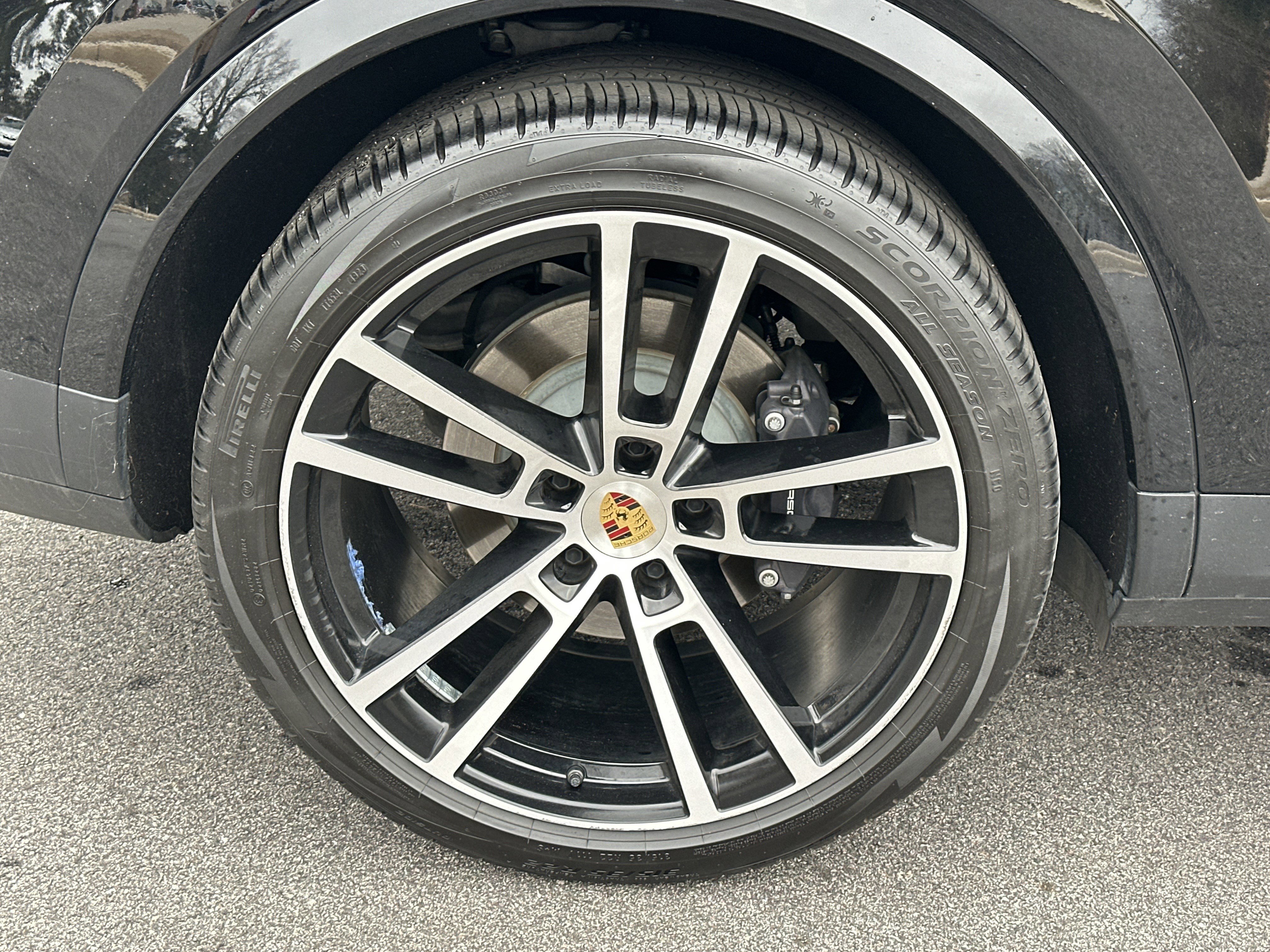 Used 2024 Porsche Cayenne Coupe image 18