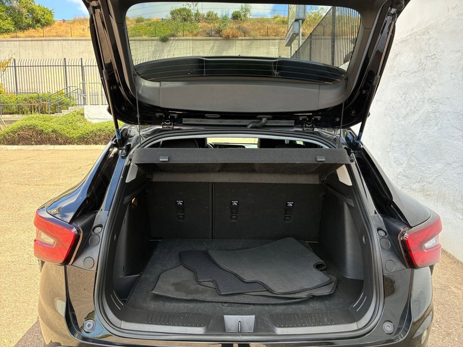 Used 2025 Chevrolet Trax LT image 30