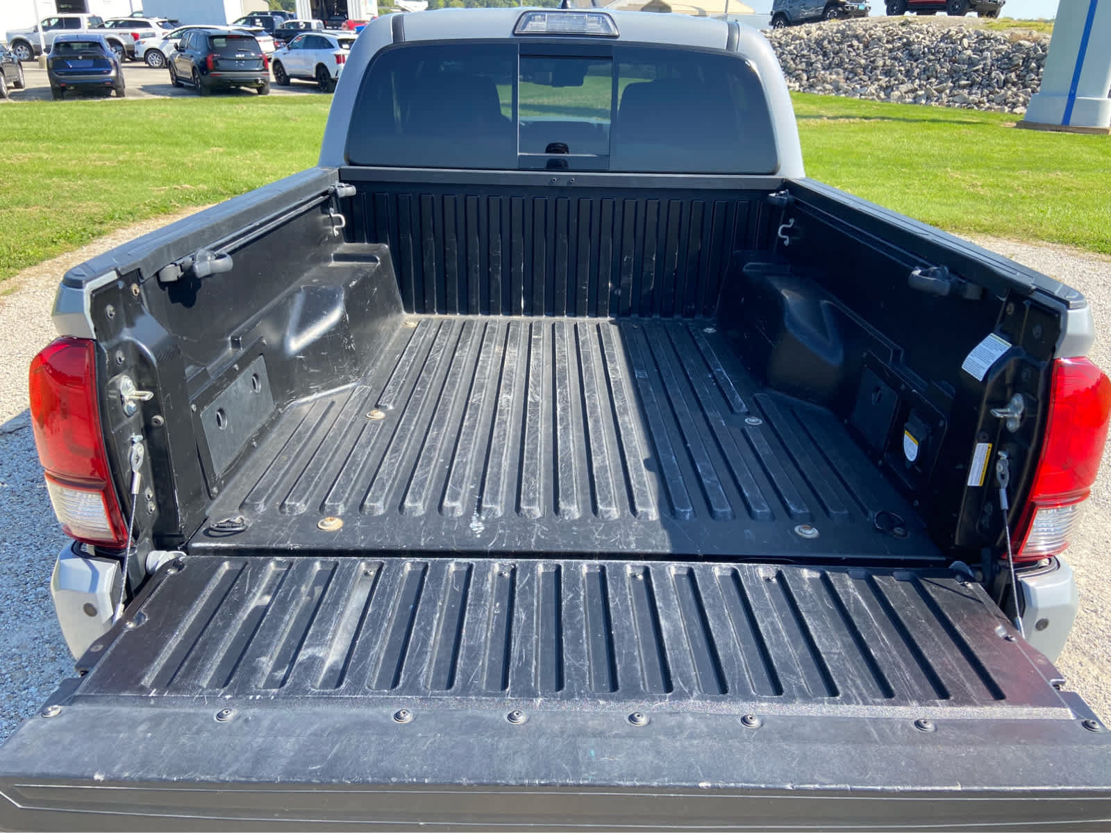 Used 2018 Toyota Tacoma TRD Sport w/ Technology Package RWD image 7