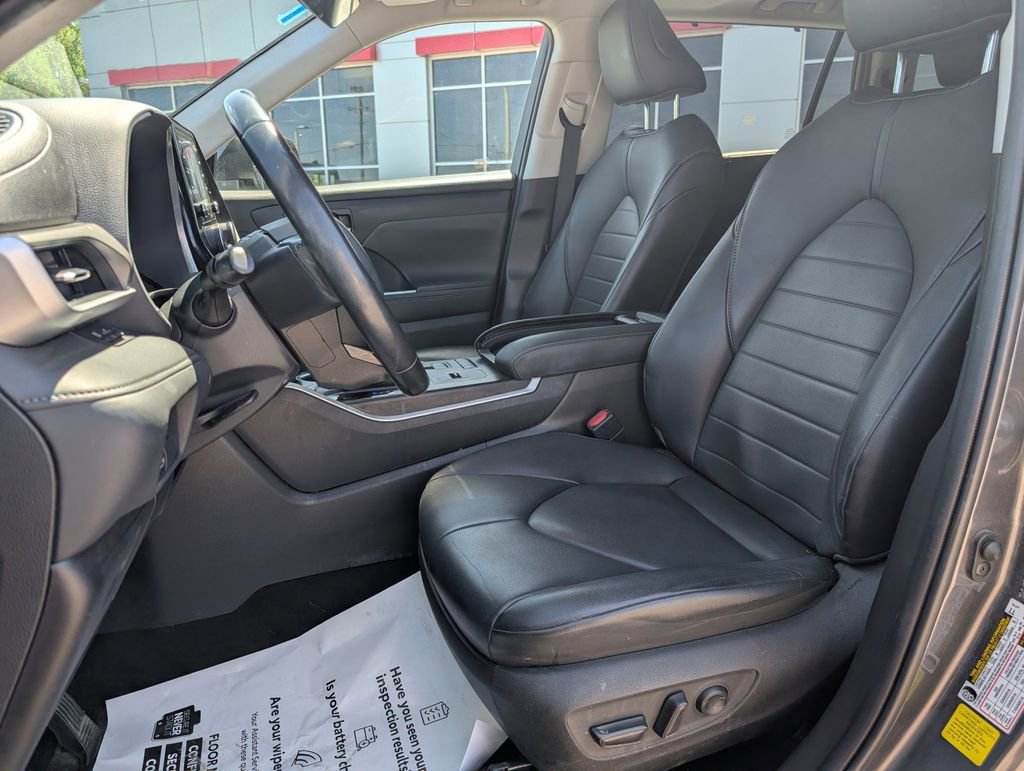 Used 2020 Toyota Highlander XLE image 12