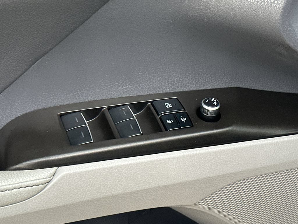 Used 2022 Toyota Camry XLE FWD image 18