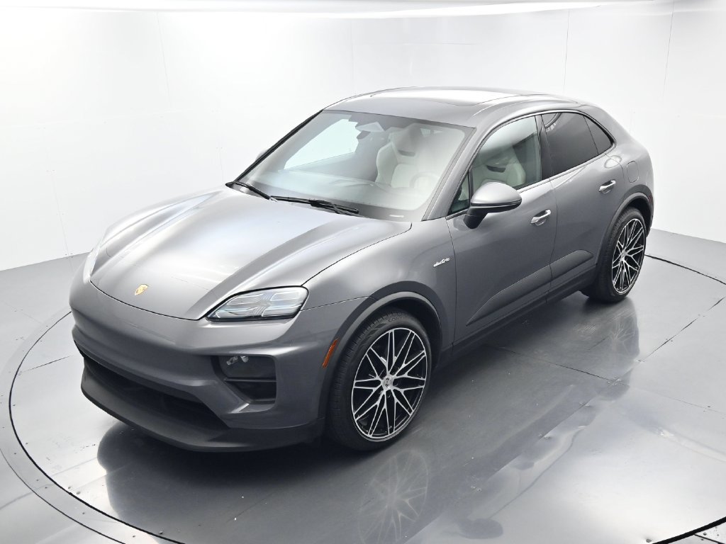 Certified 2025 Porsche Macan Electric RWD image 32